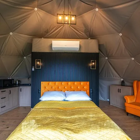 Diamond Glamp & Jacuzzi *