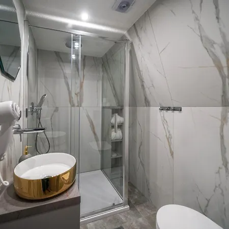 Diamond Glamp & Jacuzzi Luksustelt *