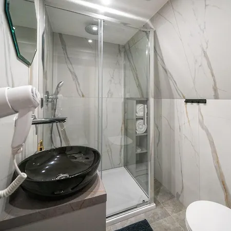 Diamond Glamp & Jacuzzi *