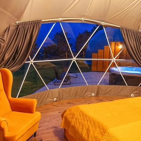 Diamond Glamp & Jacuzzi Luksustelt *