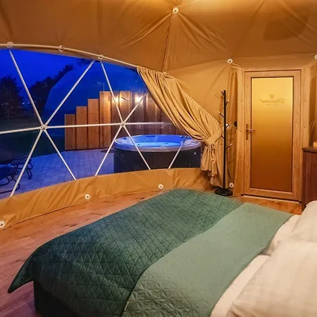 Diamond Glamp & Jacuzzi *