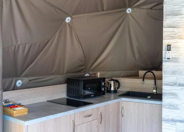 Diamond Glamp & Jacuzzi *