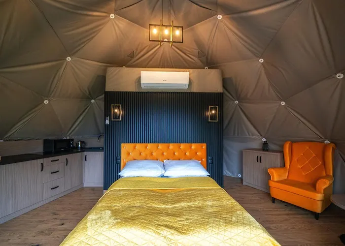 Diamond Glamp & Jacuzzi *